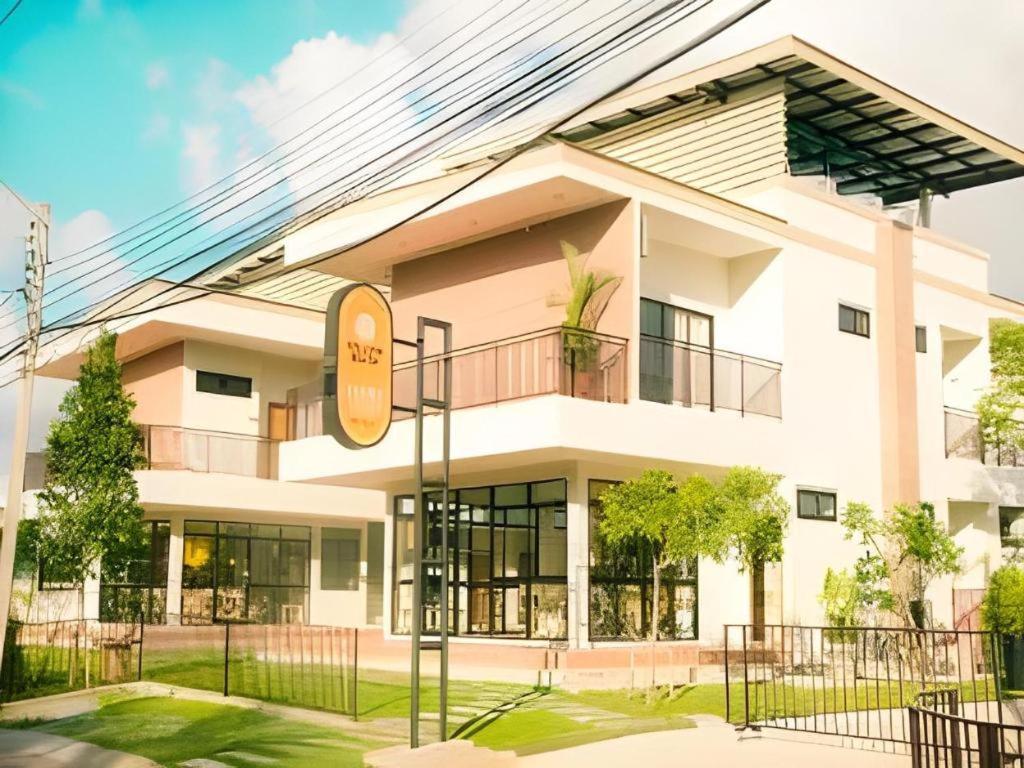 Yellow Moon Hotel Pattaya Luaran gambar