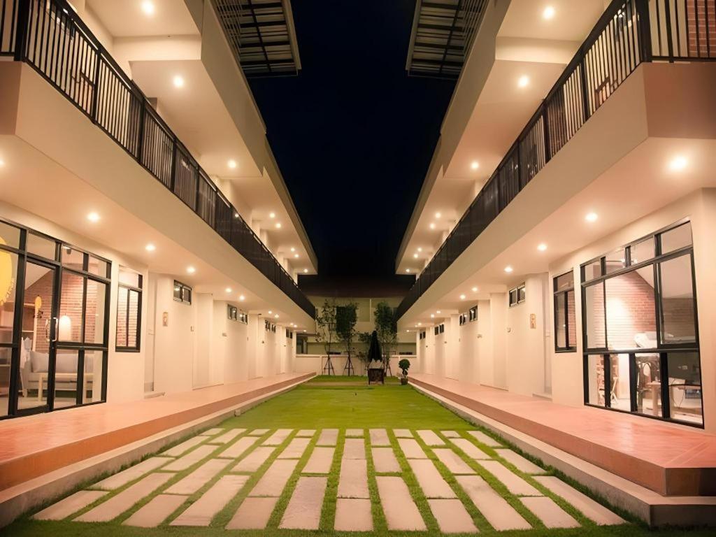 Yellow Moon Hotel Pattaya Luaran gambar